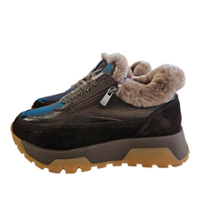 Load image into Gallery viewer, Batai su natūraliu kailiu