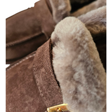 Load image into Gallery viewer, Batai su natūraliu kailiu