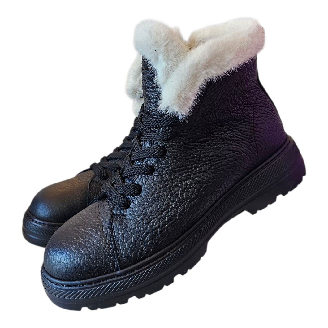 Batai su natūraliu kailiu