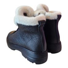 Load image into Gallery viewer, Batai su natūraliu kailiu