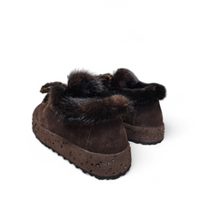 Load image into Gallery viewer, Batai su natūraliu kailiu