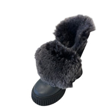 Load image into Gallery viewer, Batai su natūraliu kailiu