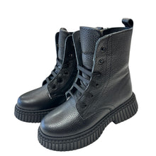 Load image into Gallery viewer, Batai su natūraliu kailiu