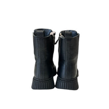 Load image into Gallery viewer, Batai su natūraliu kailiu