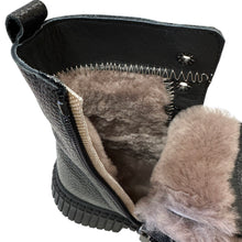 Load image into Gallery viewer, Batai su natūraliu kailiu